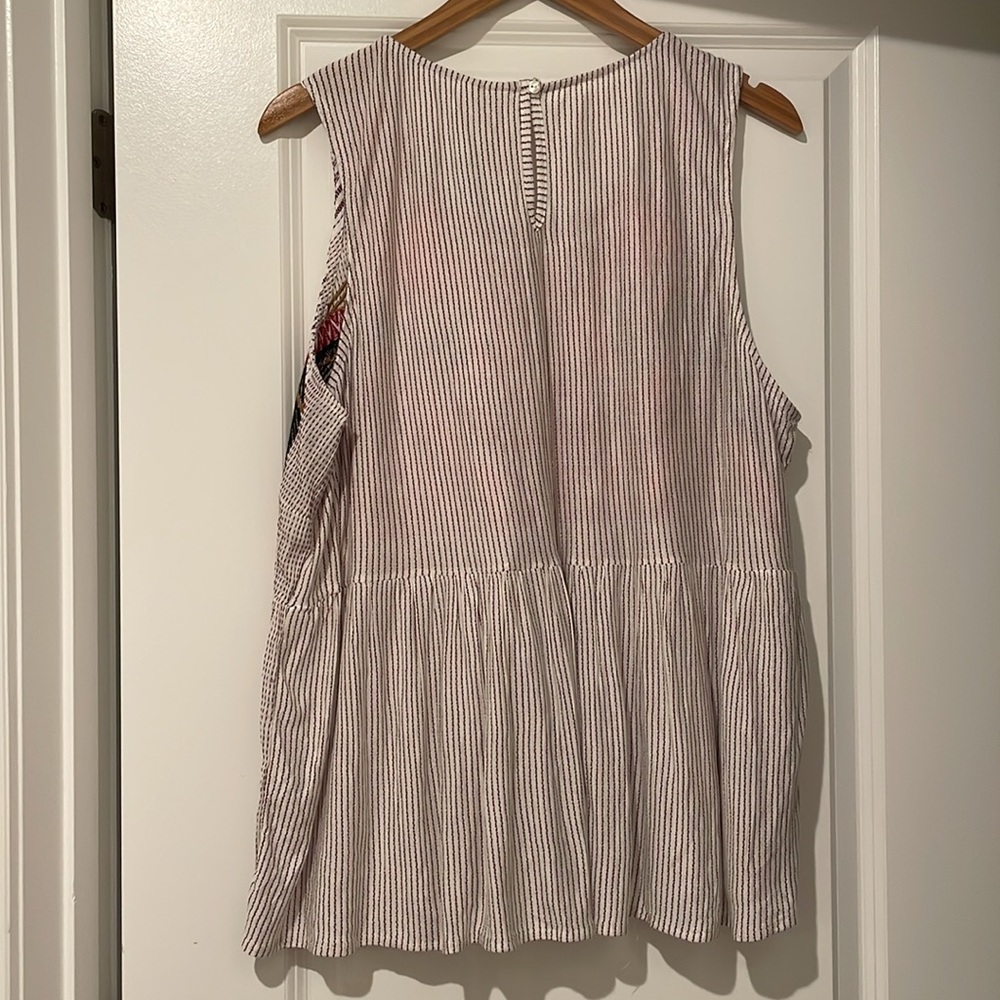 Floral Embroidered Sleeveless Top - 1X - Picture 6 of 7